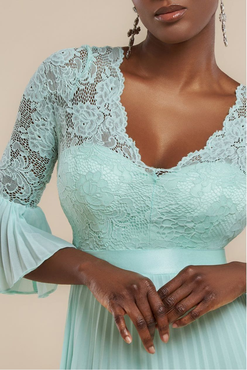 Goddiva Scalloped Lace Bodice Pleated Chiffon A Line Maxi Dress - Mint Green