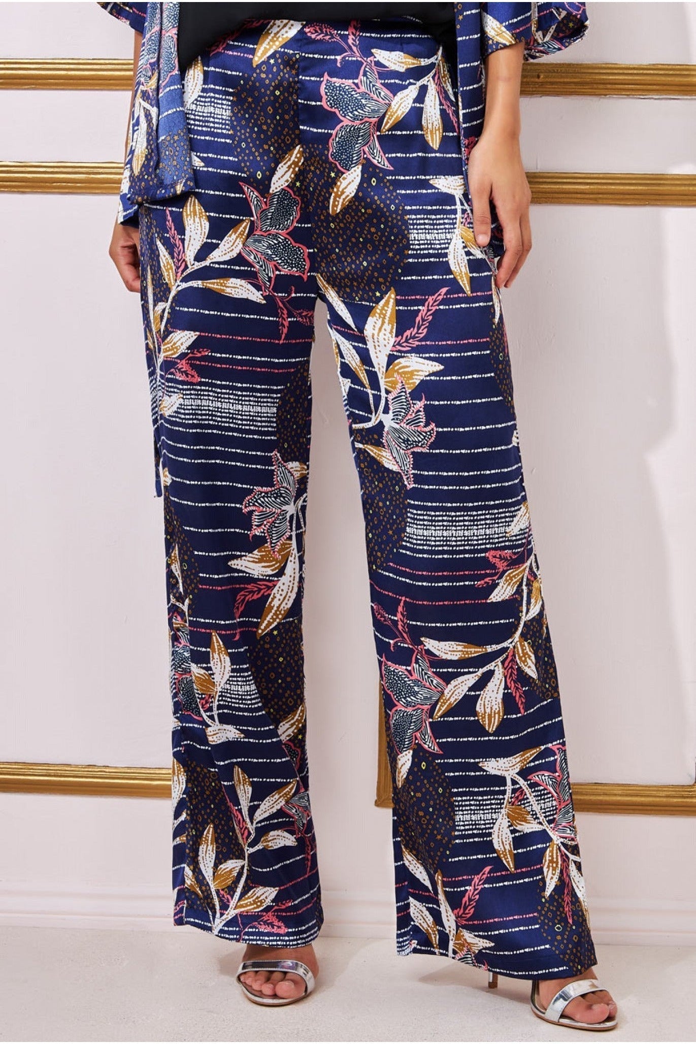 Goddiva Printed Satin Wide Leg Pant - Navy